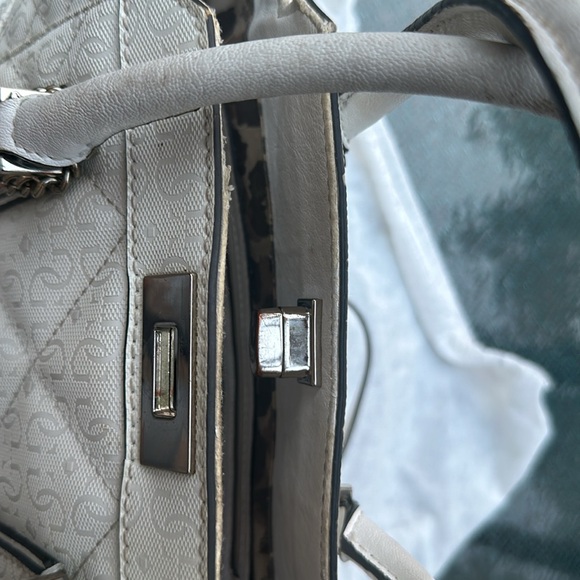 Guess satchel used but still in good shape - Picture 5 of 8